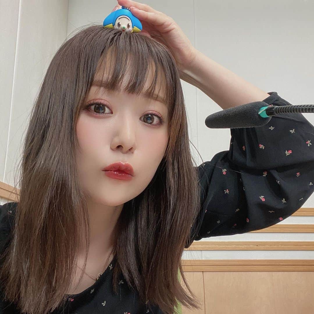 井口裕香さんのインスタグラム写真 - (井口裕香Instagram)「🖤💙🖤 きのうはむんの日！ お聴きいただきありがとうございました〜！ アーカイブでも観れますよ〜♡ 久しぶりの生電話たのしかったですね( ^ω^ )  アフタートークでもお話しましたが 無くしたと思っていた「ウィンディ」 とある現場でスタッフさんが拾ってくれていて、無事見つかりました🥺♡ ううう おかえりなさい！！！！！ もう無くさない！！！！！ 見つかって良かったです🥺 #muuun #agqr #文化放送 #オトッペ #ウィンディ #🌬」3月30日 13時47分 - ooo31_iguchiyuka_31ooo