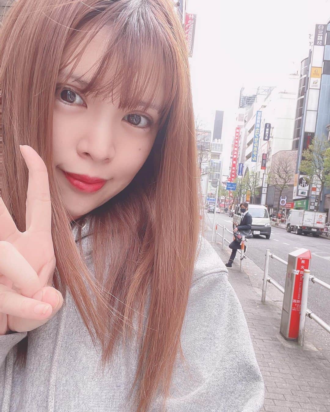 坂口杏里のインスタグラム：「Bar Cachette (カシェット)  東京都新宿区歌舞伎町2-11-7 メトロビル4階 営業11:00～17:00坂口いてます！！」