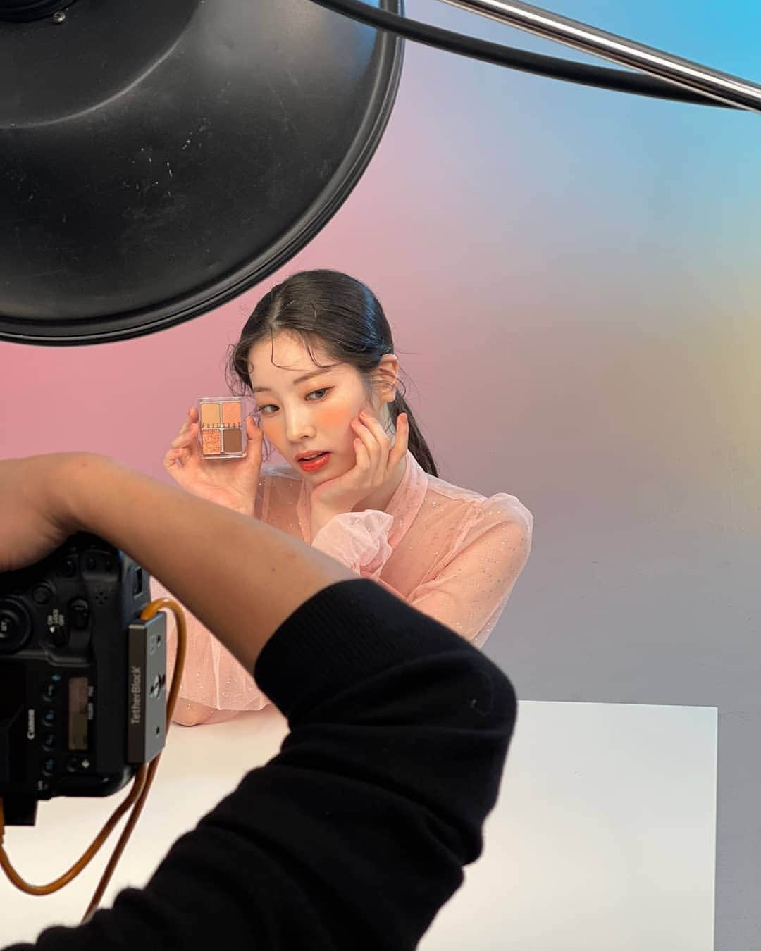 TWICEさんのインスタグラム写真 - (TWICEInstagram)「@apieu_cosmetics 💖 #광고 #개인광고 #사나다현」3月30日 14時02分 - twicetagram