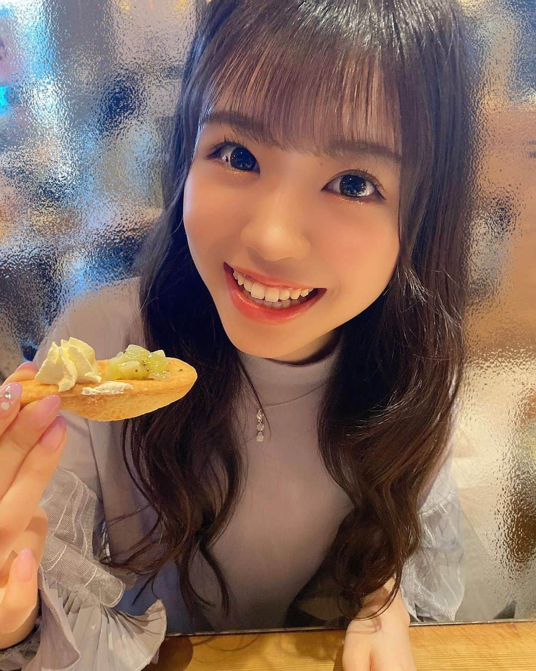 貞野遥香さんのインスタグラム写真 - (貞野遥香Instagram)「☆﻿ 「「Good Spoon×NMB48」」﻿ ﻿ ﻿ ﻿ NMB48がコラボさせて頂いている﻿ Good Spoonさんへ昨日行かせて貰いました🤤✊🏻﻿ ﻿ ﻿ どのメニューも美味しそうで何度でも行きたくなっちゃう…🥺🤍！﻿ ﻿ ﻿ ﻿ ﻿ ﻿ ちなみにはるかはずっと気になってた！﻿ りかてぃーさん(@partyyy_chu )考案の﻿ 【グッドスプーンチーズプリン】を食べました〜🍮﻿ ﻿ ﻿ プリンはもちろん、スプーンの形になっているクッキーがめちゃめちゃ好みの味＆食感で♡♡♡﻿ ﻿ 最強美味しかったです😭✨✨﻿ ﻿ ﻿ ﻿ ﻿ サインも書かせて貰ったので﻿ みなさんぜひぜひ行ってみてください♪﻿ ﻿ ﻿ ﻿ ﻿ ﻿ (コメント返しはおやすみです、、😖💦)﻿ ﻿ ﻿ ﻿ ﻿ #グッドスプーン #goodspoon #goodspoonなんばcity #なんばcity #なんばカフェ #なんば #nmb48 #アイドル #清水里香 さん #チーズ #プリン #コラボメニュー #期間限定」3月30日 14時14分 - _haruka_sadano06