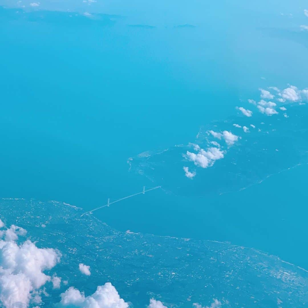 石田ひかりさんのインスタグラム写真 - (石田ひかりInstagram)「先日の青空さんぽ✈️☺️ 明石大橋から淡路島へ続いているのが はっきりと見えて 懐かしかったなあ☺️☺️☺️」3月30日 14時06分 - hikaringo0525