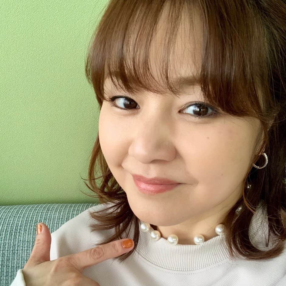 中澤裕子さんのインスタグラム写真 中澤裕子instagram こういう装飾が たまらなく好きなんだー スウェット素材なのに 袖の異素材でカジュアルすぎず 甘すぎずでとても着心地も良いです Tops Lience Diarium さん Lience Kego さん 可愛い春服たくさん