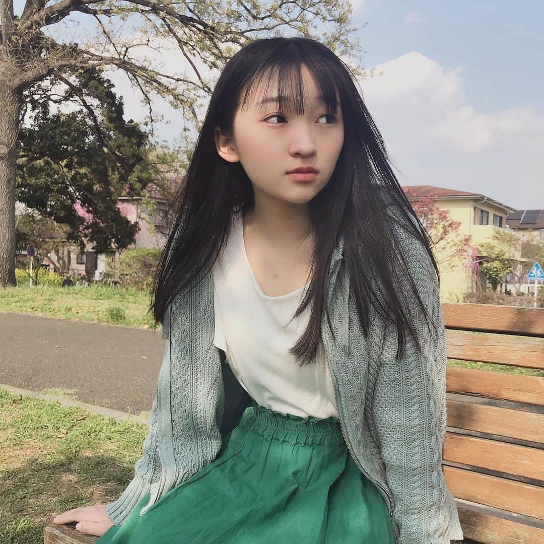 のインスタグラム：「春の陽気☀️ 今日も暖かい日になるといいな🌸 ・ ・ #春 #ぽかぽか陽気 #公園フォト #春の訪れ #花の写真 #日々のこと #17歳   #spring #park #flowerphotography #seventeen  #followme #tagsforlikes #tflers #tagsforlikesapp #actress #actor #girl #photography #portrait #portraitphotography #daily_phot_jpn #japan_daytime_view」