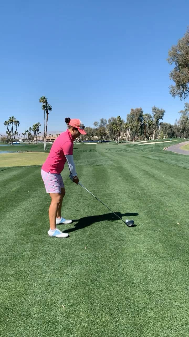 ジェーン・パークのインスタグラム：「@tiffjoh showing us how to play 18 at @anainspiration」