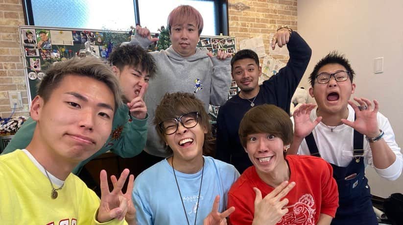 はんくんのインスタグラム：「スカイピースとコラボさせてもらいしゃしたー！ 最初じんたんの透明感にまじでビビってたらテオくん来て顔無いくらい小さくてマジで動画のまんまの人達でめっちゃ楽しかった🤣少ない同い年で嬉しかったなぁぁぁあ😍😍😍」