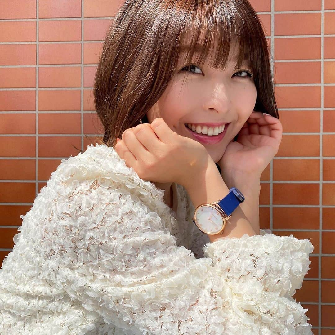 小尾渚沙さんのインスタグラム写真 - (小尾渚沙Instagram)「今日も暖かくなりそうですね☀️ 笑顔で張り切っていきましょー！！ . . tops: @dholic_official  時計: @liakulea_japan  時計は【obinacr59】のクーポンコードで10％OFFです🌼 . . . #スワイプしてね 👉👉 #dholic #liakulea #リアクレア #ハワイ #韓国  #腕時計 #時計 #海 #貝殻  #レディースウォッチ #ギフト #プレゼント #バック  #ファッション #アクセサリー #シェル #初夏 #外ハネボブ  #watch #fashion #gift #hawaii  #フリーアナウンサー  #小尾渚沙」3月30日 9時45分 - obi_nagisa