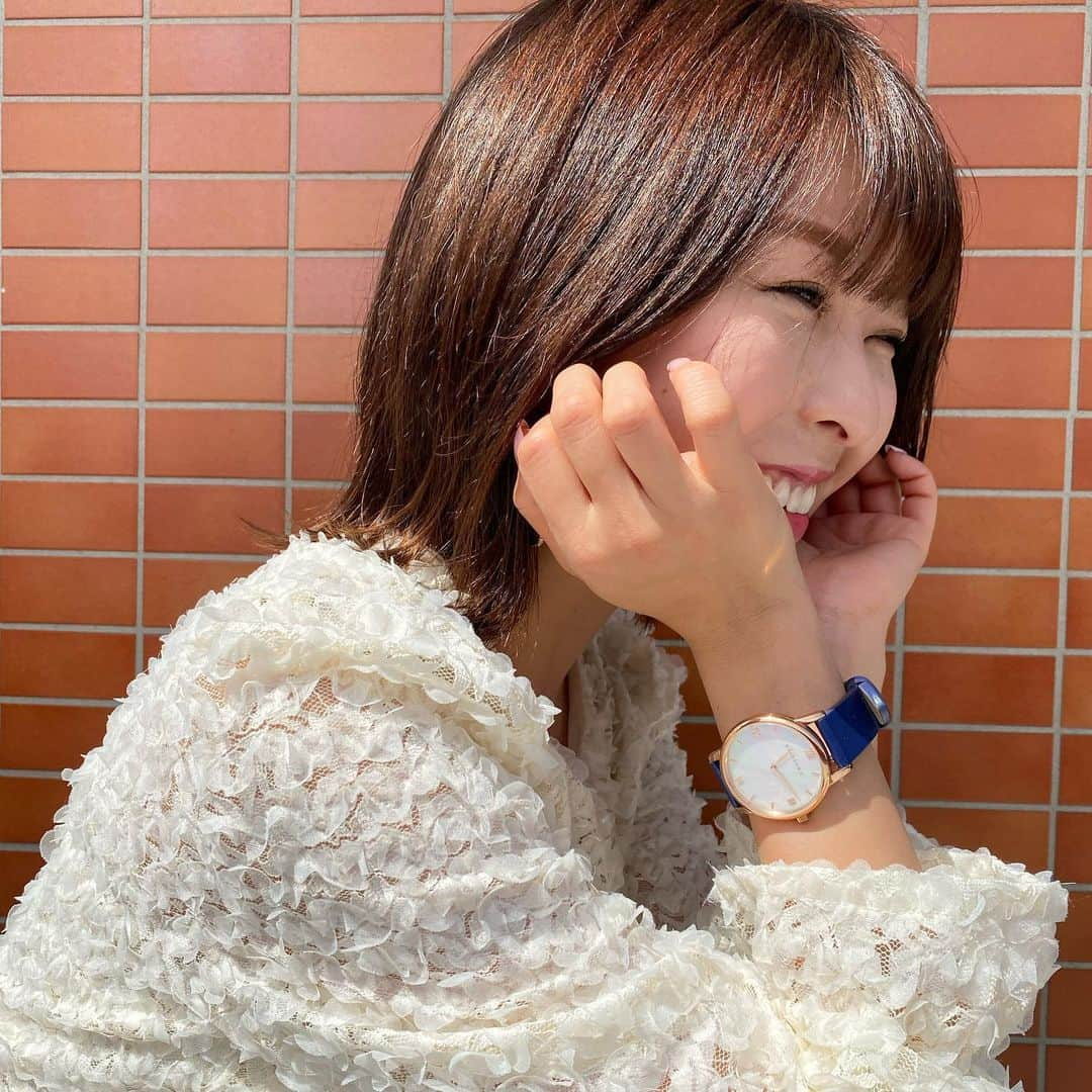 小尾渚沙さんのインスタグラム写真 - (小尾渚沙Instagram)「今日も暖かくなりそうですね☀️ 笑顔で張り切っていきましょー！！ . . tops: @dholic_official  時計: @liakulea_japan  時計は【obinacr59】のクーポンコードで10％OFFです🌼 . . . #スワイプしてね 👉👉 #dholic #liakulea #リアクレア #ハワイ #韓国  #腕時計 #時計 #海 #貝殻  #レディースウォッチ #ギフト #プレゼント #バック  #ファッション #アクセサリー #シェル #初夏 #外ハネボブ  #watch #fashion #gift #hawaii  #フリーアナウンサー  #小尾渚沙」3月30日 9時45分 - obi_nagisa