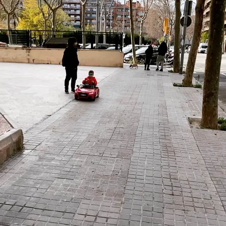 野崎雅也のインスタグラム：「皆んな！本当にやりたい事やろうね！  #spain  #barcelona  #españa #最高にクールだぜ #今やらなきゃずっと後悔することになる」