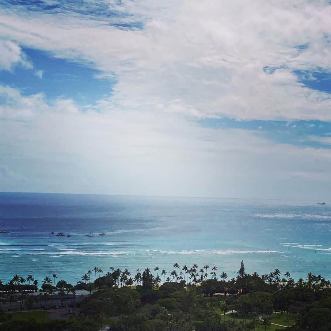 和央ようかさんのインスタグラム写真 - (和央ようかInstagram)「Got a beautiful photo from Hawaii 🏝I really need it 😊Thank u Frank 🙏🐻 ALOHA 🌈🏝  今日のハワイのお写真を送って頂いた🌈🏝😊Thank u @frank.wildhorn ❤️ 海を見たかったから最高の贈り物だ🙏 ALOHA🌈🏝 本当いいお天気だな🙏 さあ、今日も Have a lovely day ❤️  #takako #hawaii #niceday #yokawao #和央ようか」3月30日 10時15分 - yokawao0215