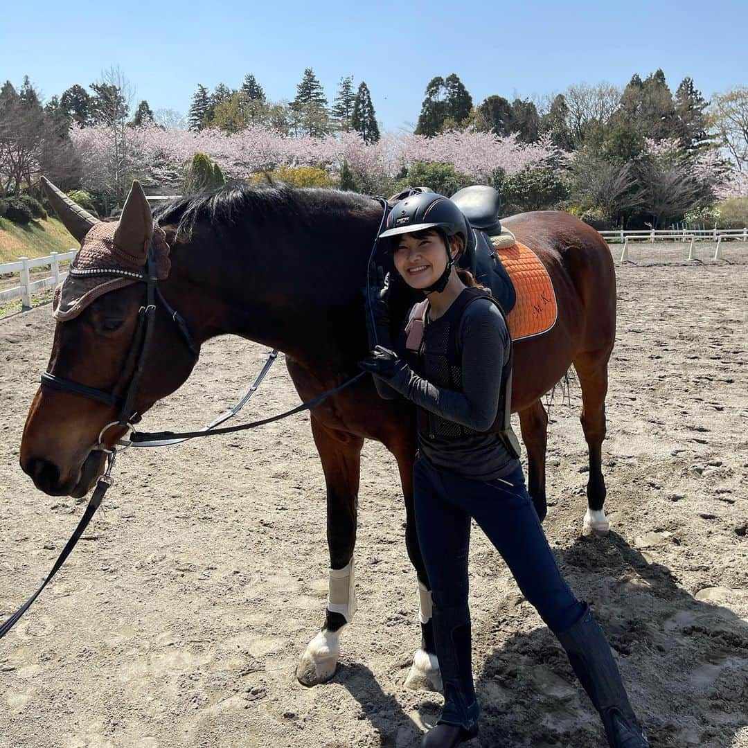 村上佳菜子さんのインスタグラム写真 - (村上佳菜子Instagram)「... . 初乗馬🐴 . . . #難しい #楽しい #面白い #乗馬 #🐴 #馬」3月30日 11時21分 - kanako_m_official