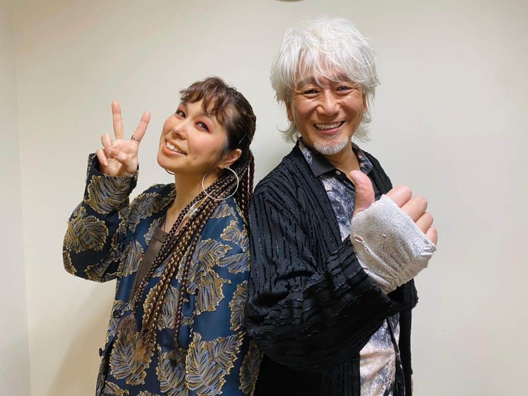 AIのインスタグラム：「with the legend... ついに！！！一緒に歌いました！！！もうあまり言葉に出来ないので明日是非見てください！！！とにかくやばかったです🔥🔥🔥🔥w  NHK BS-4K/8K での先行放送される「玉置浩二ショー」にAIの出演が決定!!  ★番組名 「玉置浩二ショー」 ★放送日時 3/31(水) 17:00～17:59 放送予定 ★出演 玉置浩二 ★ゲスト AI/押尾コータロー/平原綾香 ★トークゲスト 小室哲哉/坂本美雨/青田典子  番組HP https://www4.nhk.or.jp/P6888/  @enharmonictavern_official  #玉置浩二ショー #AI #玉置浩二」