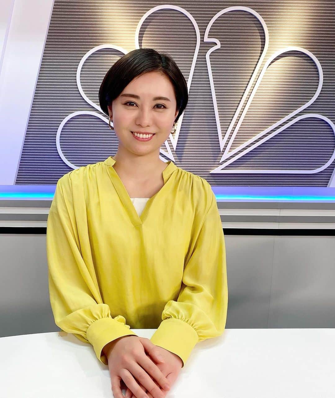 瀧口友里奈のインスタグラム：「・ 【番組リニューアル＆時間変更のお知らせ】 日経CNBCの生放送マーケット番組📺 これまで平日毎日夜20時からお届けしていましたが、4月から【お昼の13:30】に移動します！  リニューアルして番組時間も拡大してお届けしますので、引き続きよろしくお願いいたします🙏🏻  #番組リニューアル #お引越し  #日経cnbc #日経 #経済キャスター  #アナウンサー #キャスター #セントフォース #瀧口友里奈」