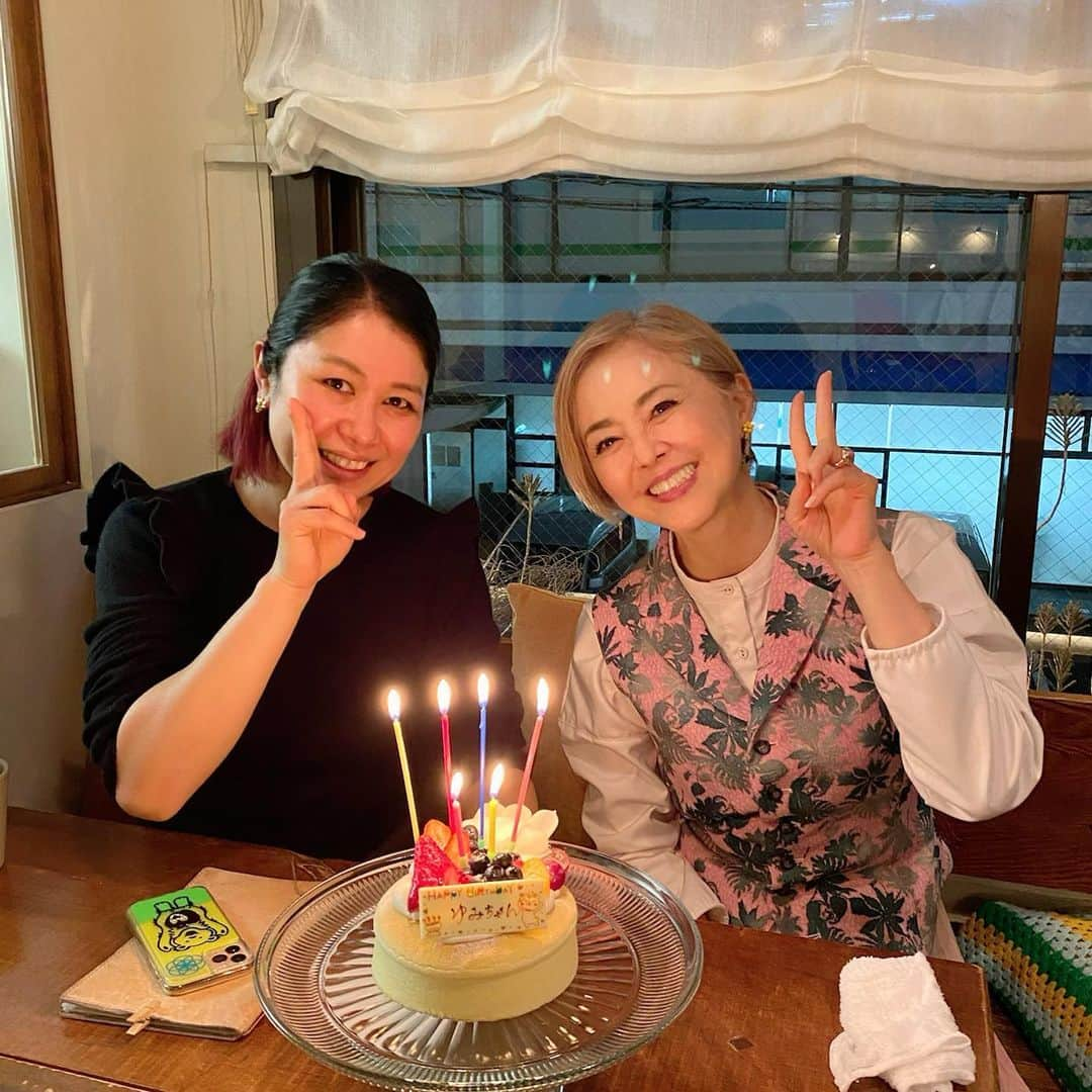 熊谷真実さんのインスタグラム写真 - (熊谷真実Instagram)「夜は、Naru蕎麦さんで、お誕生日。 袋井出身、東京下北沢で、ライブジュースというコールドプレスト屋さんやってるゆみちゃんの誕生日  東京に帰る前に浜松に寄って2人で誕生日会しました。  ゆみちゃん、おめでとう！ #熊谷真実#naruそば #お誕生日会#おめでとう#たこまんのケーキ #よかったね#あえてよかった」3月30日 22時52分 - mami_kumagai310