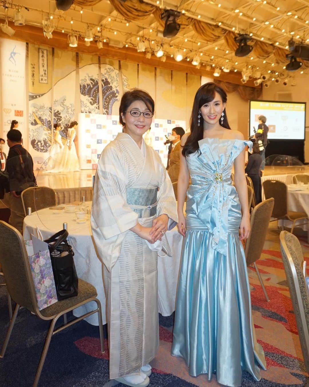 谷中麻里衣のインスタグラム：「Emceed the Miss Japan Contest ✨ Masks only came off during pictures 📷 Loved meeting Ai-san’s baby ❤️  ミス日本の司会をさせていただきました✨ 司会同士の間に巨大なアクリル板があってコミュニケーションとれるか不安だったけれど、無事に終わってホッとしました🌸  運営委員会で話し合ったことがたくさん実現されていて、感慨深かったです🥰 初の審査員男女比半々（人数もコロナ対策で大幅に少なく）✨ 初のリモート質問者（元ミス日本＆オリンピアンの畠山愛理さん）💕 初のスポーツウェア審査（水着審査からの変更）🏃‍♀️ などなど。  あいさんは出産直後に新大会委員長をつとめられていました✨ 司会でステージ写真とれなかったけれど、新しい後輩ができて嬉しいな😊 今年のグランプリの松井朝海さんは、ミス日本の先輩でパリコレモデルの新井貴子ちゃんが憧れだそう🌸 皆の活躍が楽しみです🐬  #ミス日本#ロングドレス#missjapan」
