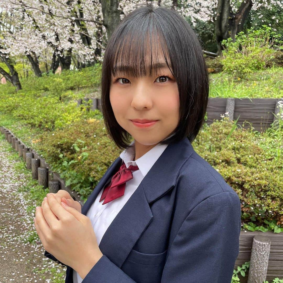 鍛治島彩のインスタグラム：「リコーダー欲しい #アプガ2 #鼻リコーダー #制服　#桜」