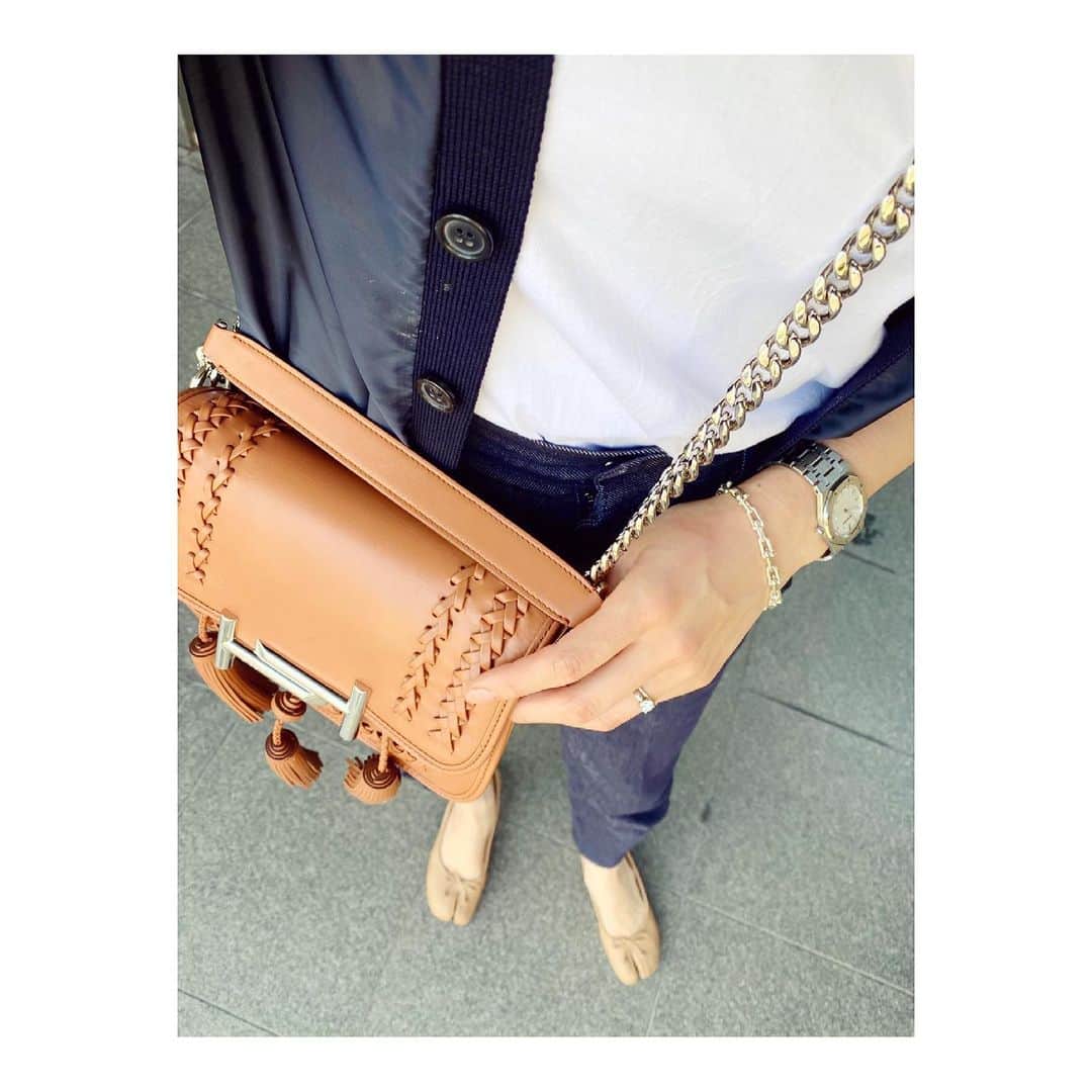 のインスタグラム：「或る日のわたくし  tshirt aton denim uncrave knit prada bag tod's」