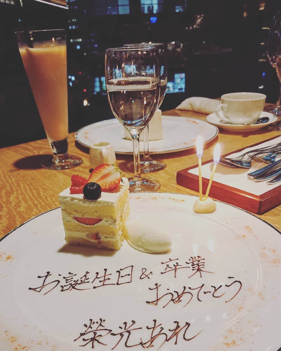 小島奈津子さんのインスタグラム写真 - (小島奈津子Instagram)「2021*3*30 いったい、いつ以来の？夜の外食だろう？ 早めの夕方スタートじゃ、お腹空いてるだろうか？と心配、、、は杞憂(笑) 雰囲気よい、楽しい食事は、いつも以上に美味しく感じますな！ また、しばらく我慢するぞ😂 ． #卒業おめでとう #榮光あれ ！ #いよいよあさってから新年度」3月30日 16時13分 - kojimanatsuko_official