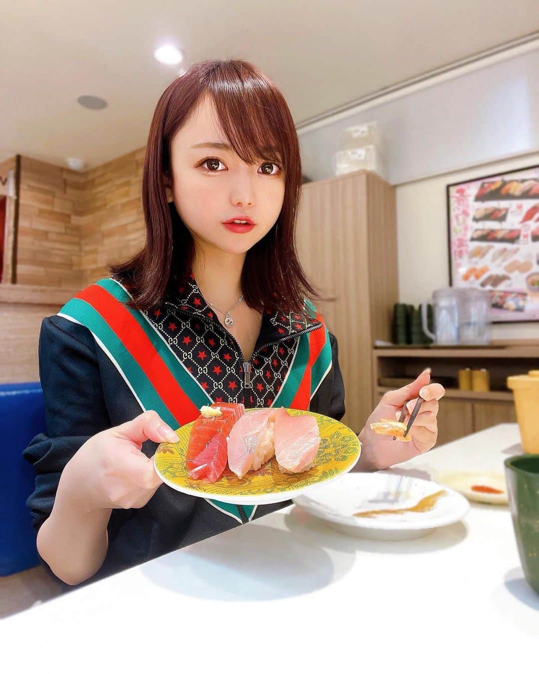 鎌田紘子さんのインスタグラム写真 - (鎌田紘子Instagram)「回転寿司食べたわ。 . . . . #回転寿司　#海鮮　#GUCCI #gucciwear」3月30日 16時27分 - hirokokamata12