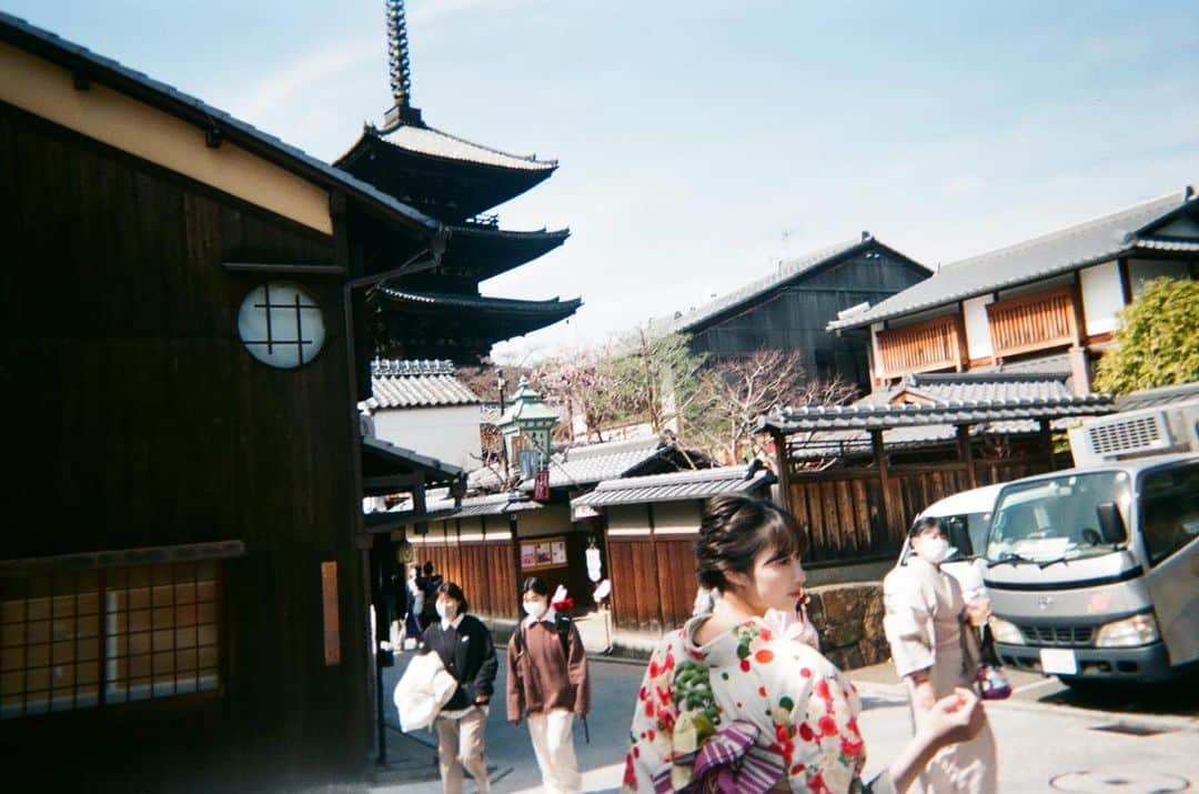 高野渚のインスタグラム：「#写ルンです  #京都   京都の街並みも食べ物も京都ならではで、すごく素敵でした。」