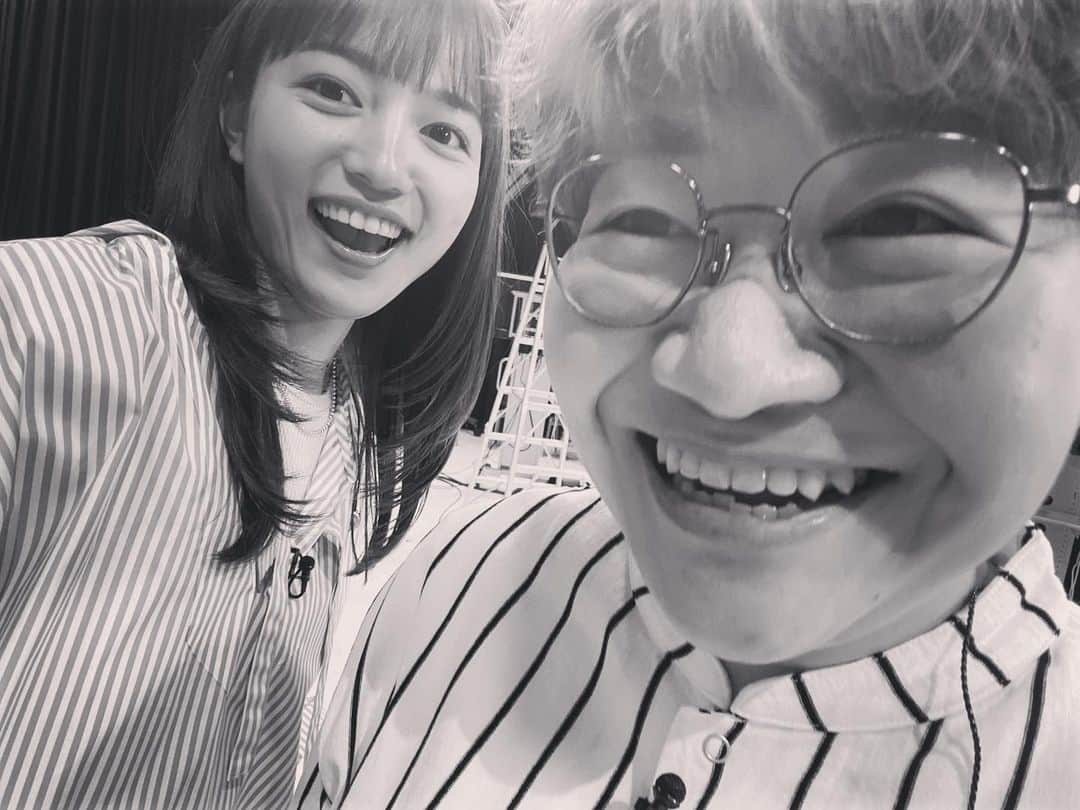 川口春奈さんのインスタグラム写真 - (川口春奈Instagram)「だいすきな春菜さん！スッキリお疲れさまでした！知れば知るほど居れば居るほど大好きになる、やさしい人です🌸 これからはクッキーとラーメン作りに専念してくださいね！これからもよろしくお願いします！！✌️」3月30日 16時53分 - haruna_kawaguchi_official