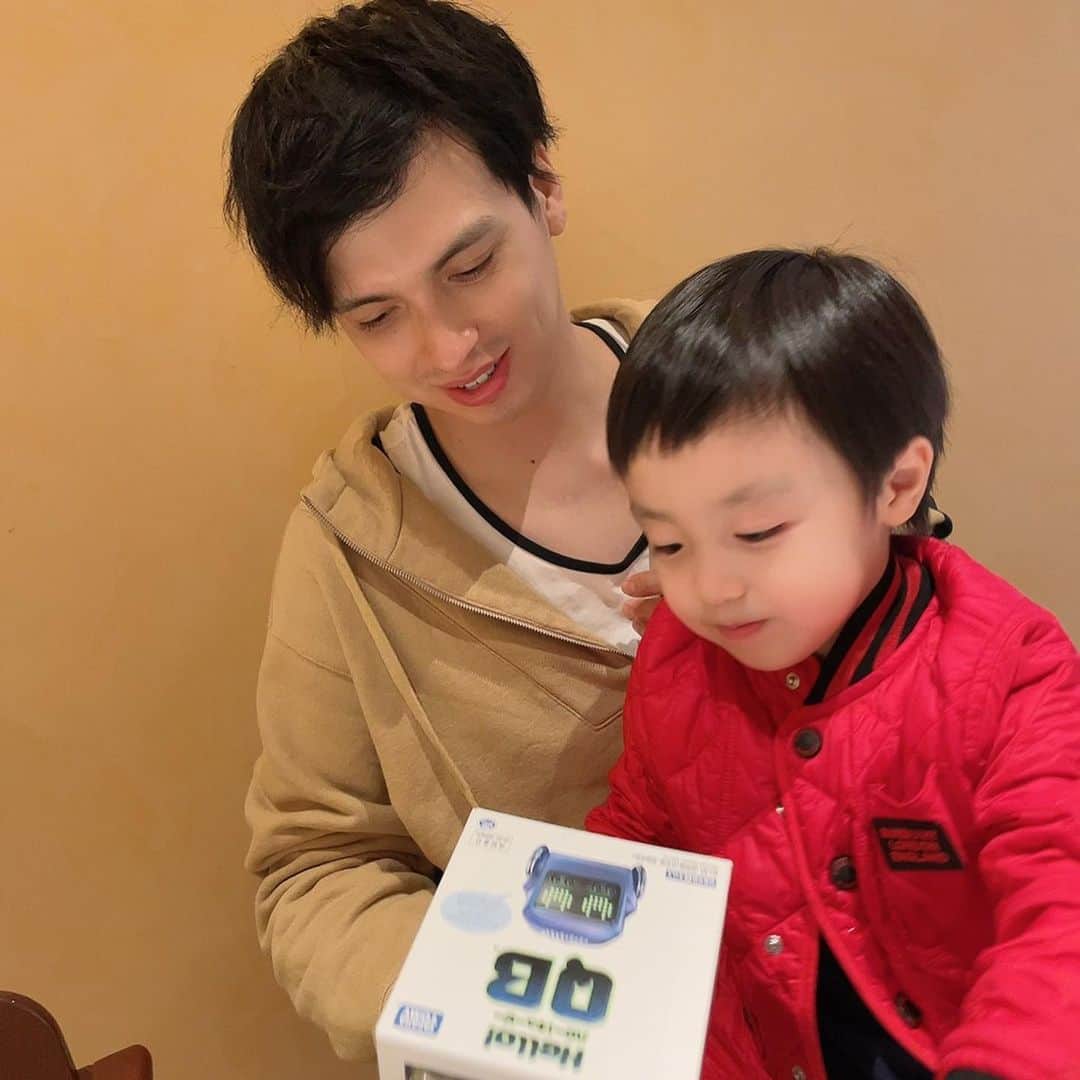 アレクサンダーさんのインスタグラム写真 - (アレクサンダーInstagram)「たくっお金のかかる息子だな‼️」3月30日 18時59分 - alexanderfriends
