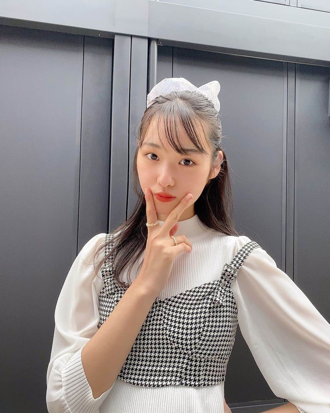 組橋星奈さんのインスタグラム写真 - (組橋星奈Instagram)「・ ・ ・ 今日は大大大好きな5Gのオンライン卒業式でしたね😿 ・ 私はその場に行けなかったけど、オンラインで見ててずっと泣いてました、 みんなドレス姿が似合っていて本当に憧れの存在です❕ ・ ニコラお疲れ様でした！ ご卒業おめでとうございます🌸🌸 ・ ・ この写真はマスク荒れしてたのですっぴんです🙈 ・ ・ ・ ・ ・   #組橋星奈  #ニコラ  #ニコモ」3月30日 19時03分 - sena_kumihashi0716