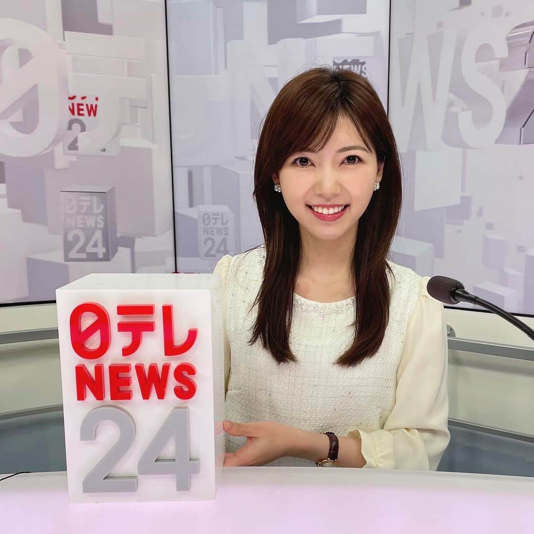 川又智菜美のインスタグラム：「♡︎♡︎♡︎﻿ 今朝の放送をもちまして﻿ 日テレNEWS24を卒業しました🌸﻿ みてくださった方、ありがとうございました💗﻿ ﻿ どうやったらわかりやすく伝えられるか？﻿ 日々考えていました。﻿ この経験をできたことをとても嬉しく思います😊﻿ ﻿ この半年間みてくださった皆さん、﻿ あたたかいコメントをしてくださった皆さん、﻿ 本当にありがとうございました✨﻿ ﻿ 4月からは新しい挑戦をさせていただきます☺️﻿ またお知らせしますね💕﻿ ﻿ #日テレNEWS24 ﻿」