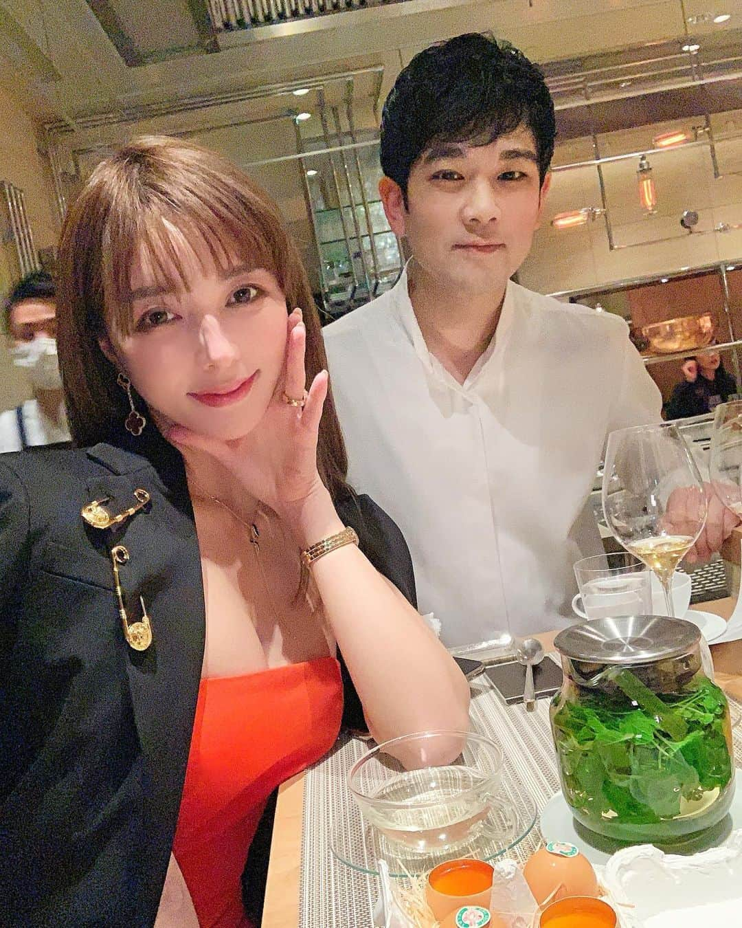 濱野りれさんのインスタグラム写真 - (濱野りれInstagram)「@sugalabov ♥️ My super favorite restaurant😍I really wanted to eat Chef Suga's cuisines recently😂 As a sweet tooth, I enjoy the desserts here the most😘(Of course the food is superb!!) I shot a lot of video this time. Don't miss it♥️ . . SUGALABOへ♥️ どーしても須賀さんのお料理食べたくて 行ってきちゃいました🥰 美味しい料理達はもちろんデザートが 沢山出てくるのもすきなとこ💕 たくさんムービー撮ったからスワイプしてみてね🥰 . . #sugalabo #tokyoeats #tokyogourmet #innovativefood #creativefood #luxuryrestaurant #laliste #スガラボ #イノベーティブフュージョン #フレンチレストラン #創作料理 #予約困難店 #食べログ高評価」3月30日 19時25分 - riregram