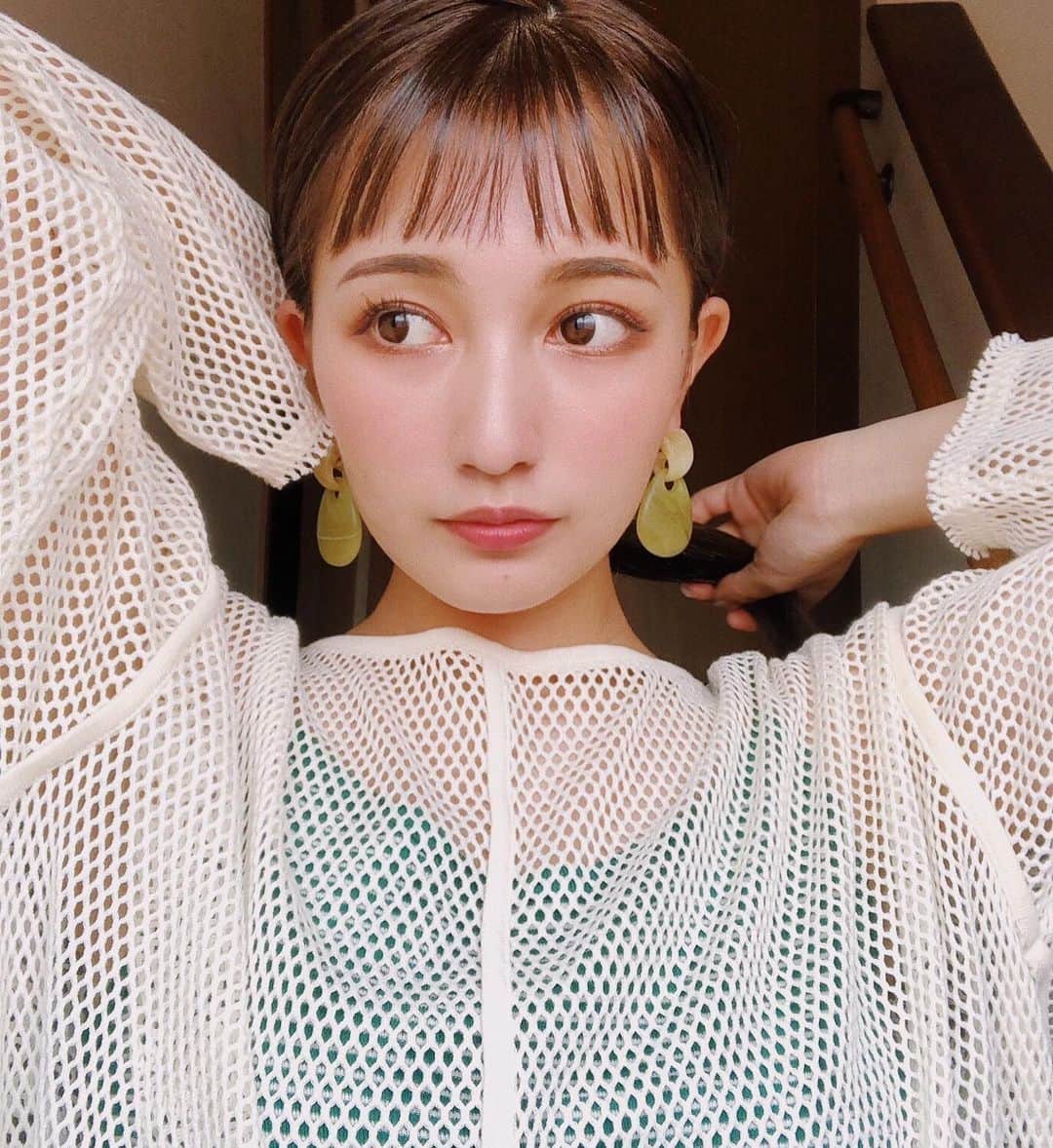 七原月乃のインスタグラム：「1年に1回オン眉にしたい衝動こんにちはする🧞‍♂️ 今年もしっかりこんにちはした🧞‍♂️ から切った✂︎💆🏼‍♀️」