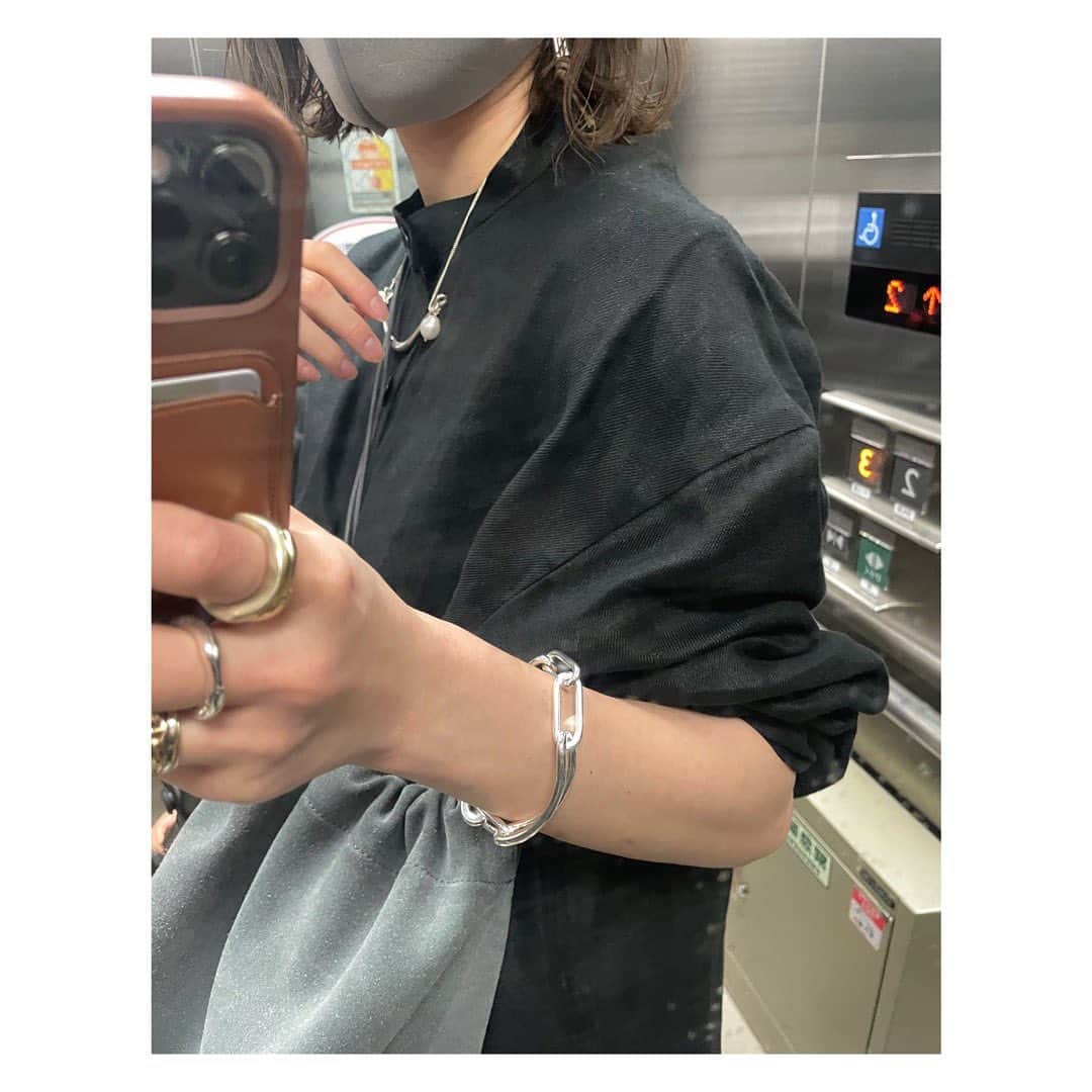 野尻美穂のインスタグラム：「やりたい事は半分位できたかな。 今日も精一杯頑張りました！  #おつかれさま！ リングとブレスは楽しみにしてた @blanciris_official▫️◽️◻️」
