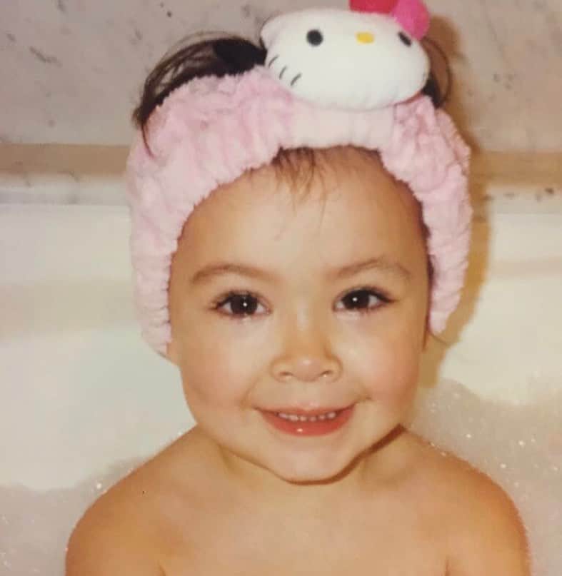 エレナ・アレジ・後藤のインスタグラム：「スキンケアをする時の私の様子です😆 Me every night before my skincare routine 😆🧖‍♀️」
