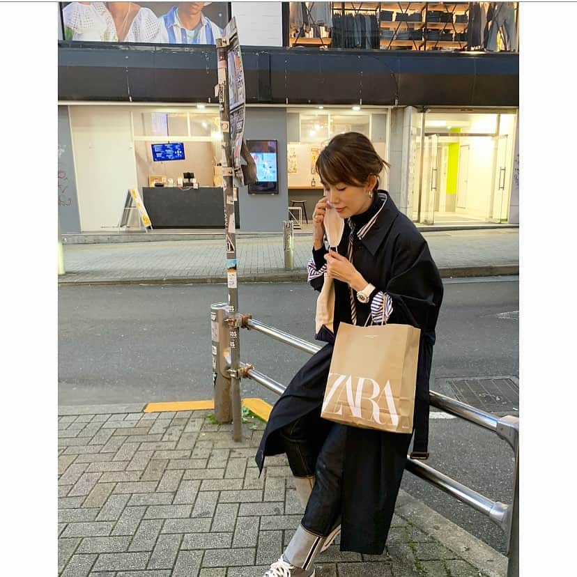 のインスタグラム：「* * 先日 娘の入学式のスーツを買いに 行ってきました * このご時世 保護者は式に参加できないそうなので 私のセレモニー服の購入は 見送りました * @zara は 衝動買い😂 * #渋谷」