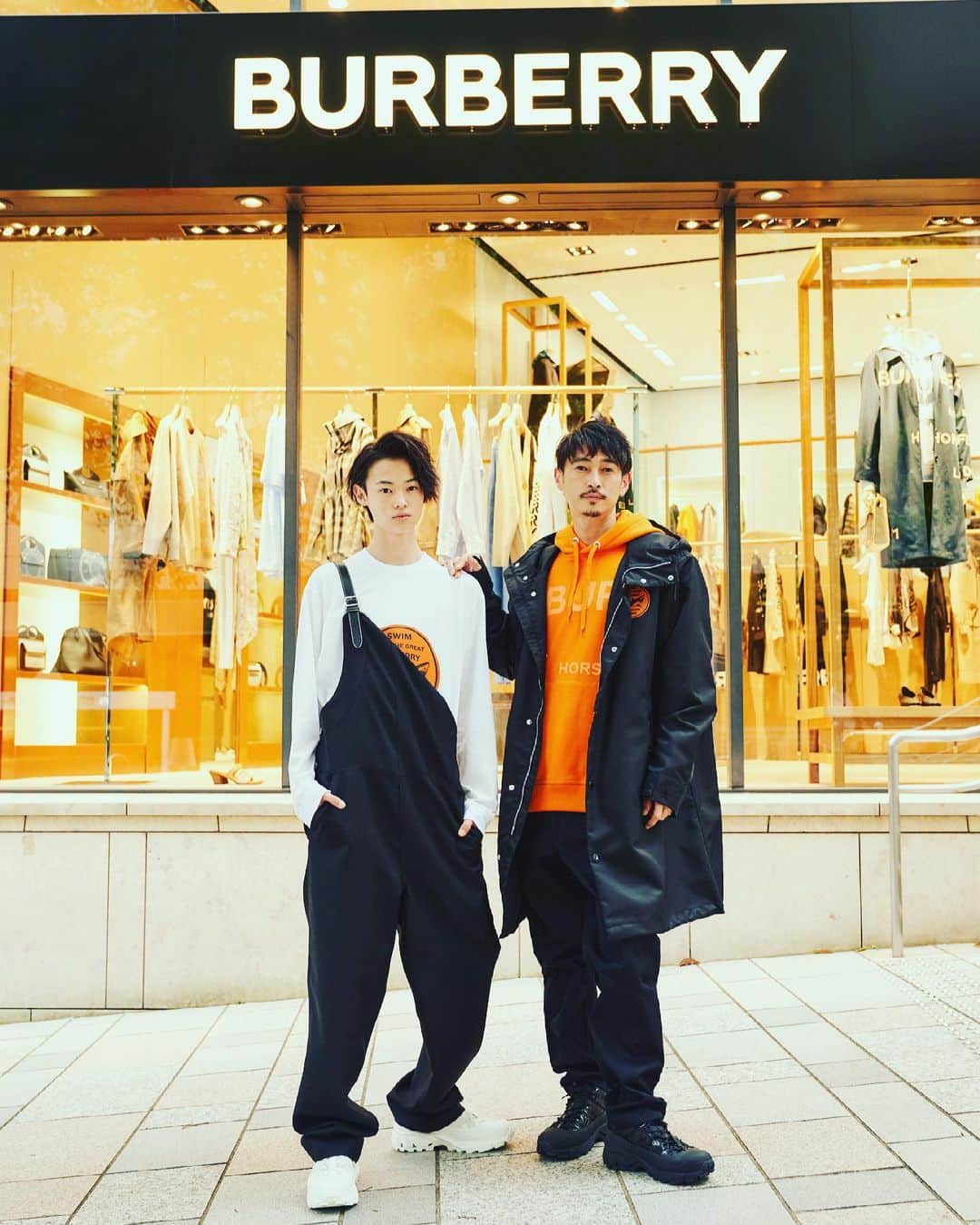 窪塚洋介のインスタグラム：「親子で　#BurberryRoppongi  お邪魔しました^ ^    @burberry @Riccardotisci17」