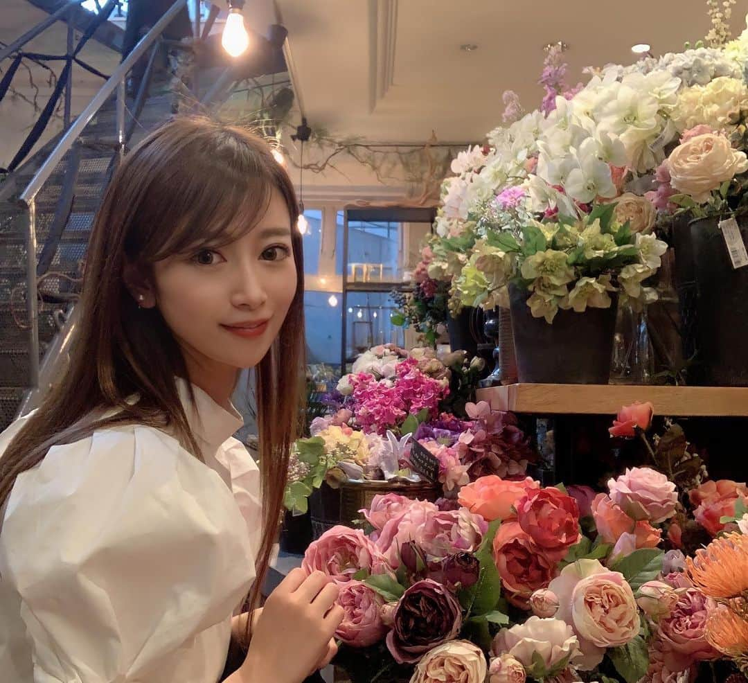 児玉菜々子さんのインスタグラム写真 - (児玉菜々子Instagram)「お花に囲まれて幸せ☺️  お花大好き💐  私の一番好きなお花は何でしょうか？😂 知ってる人はすごい！笑  #花  #花束 #flowers  #ドライフラワー #春 #幸せ #日常 #instagood  #instagram  #instalike  #followme」3月30日 21時26分 - nanaco.conana