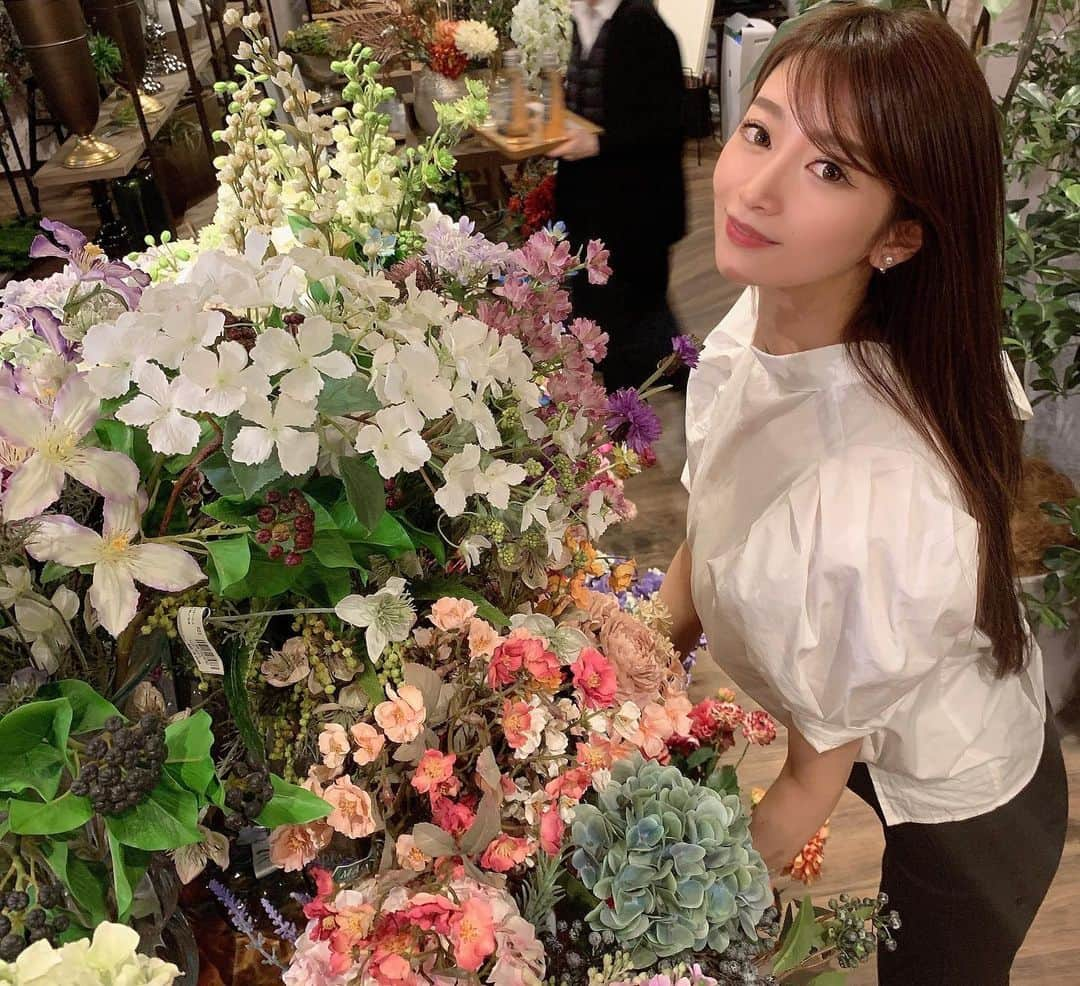 児玉菜々子さんのインスタグラム写真 - (児玉菜々子Instagram)「お花に囲まれて幸せ☺️  お花大好き💐  私の一番好きなお花は何でしょうか？😂 知ってる人はすごい！笑  #花  #花束 #flowers  #ドライフラワー #春 #幸せ #日常 #instagood  #instagram  #instalike  #followme」3月30日 21時26分 - nanaco.conana