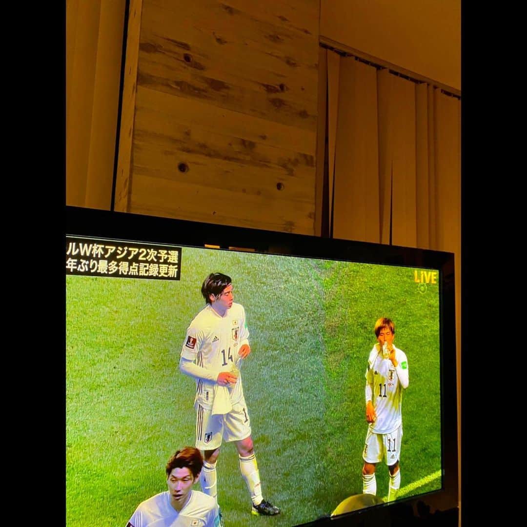 木村拓哉さんのインスタグラム写真 - (木村拓哉Instagram)「﻿ ﻿ 「日本代表サッカー、ワールドカップ予選。﻿ 14対０‼︎﻿ ﻿ 試合後の監督のコメントにとても力をいただきました！﻿ 自分も、自分に出来る事でやっていかないと。　　　﻿ 選手の皆さん、お疲れ様でした！」﻿ ﻿ STAYSAFE！﻿ ﻿ 拓哉﻿ #木村拓哉#TakuyaKimura」3月30日 21時47分 - takuya.kimura_tak