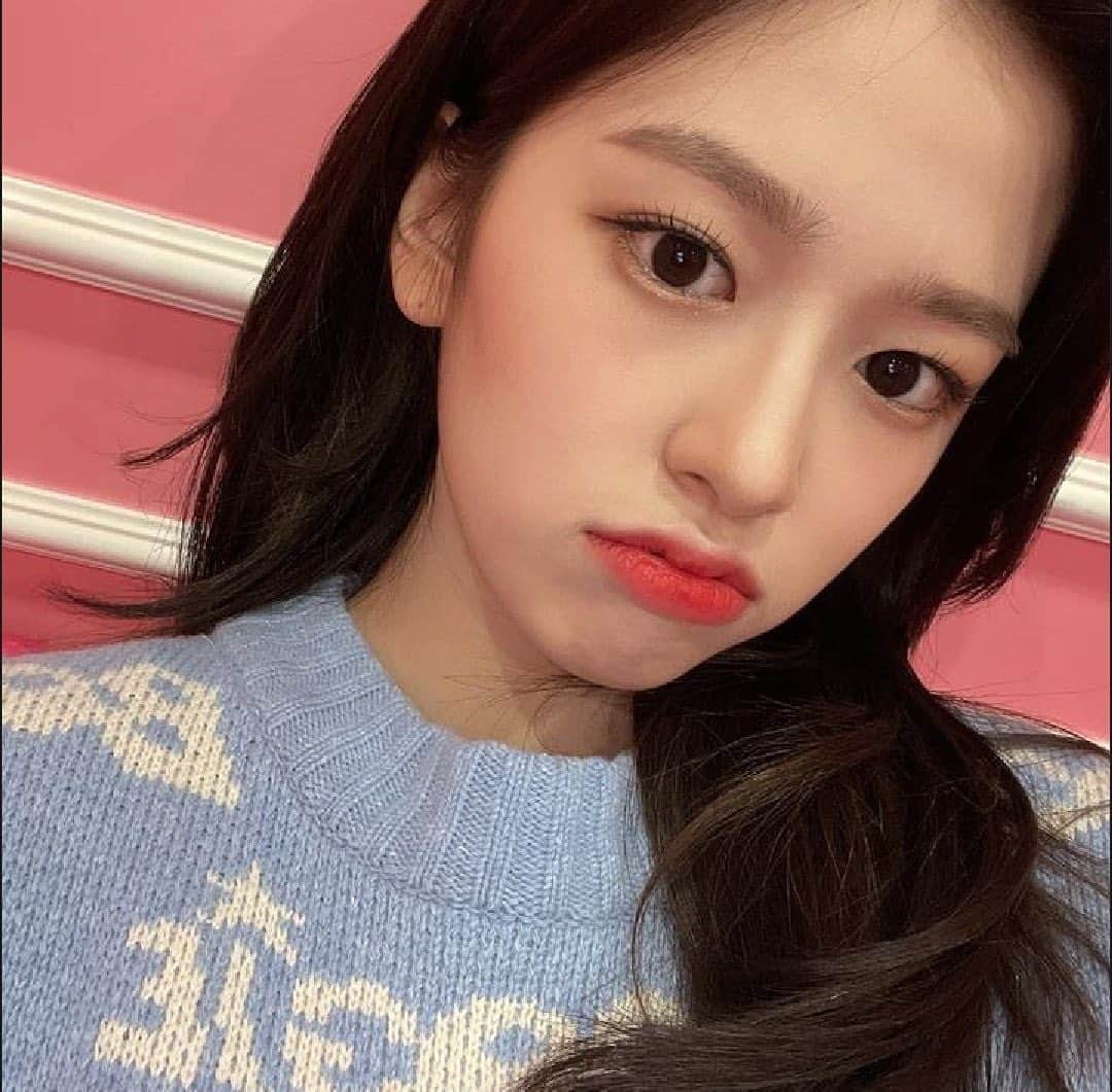 のインスタグラム：「#q : chocolate or candy ? 🍫🍭」