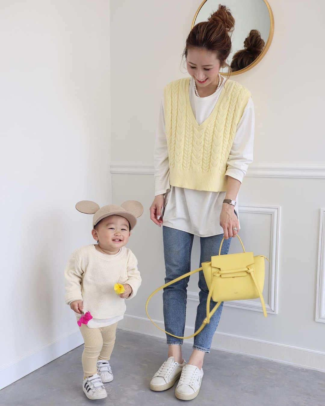 あすかさんのインスタグラム写真 - (あすかInstagram)「ㅤㅤ ㅤ  🍯 ㅤ ㅤ mama ㅤ tops： @jeanasis_official  knit： @zara  pt： @moussyofficial  bag： @celine shoes： @ysl  necklace： @m3_h4_   ㅤ boy ㅤ tops&leggings&cap ： @bebe____ange  shoes： @adidasoriginals   ㅤㅤ  @zara のニットベストお気に入り🍋  あっという間に3月最後🌸 さっ、今日も1日頑張ろ〜💪🏻 ㅤ ㅤ  ㅤ #mamagirl#celine#celinebag#beltbag#zara#zaraknit#ザラジョ#ザラコーデ#ザラジョ#カジュアルコーデ#カジュアルファッション#大人カジュアル#大人ファッション#シンプルコーデ#着回しコーデ#プチプラコーデ#春コーデ#春ファッション#男の子ママ#男の子ベビー#1歳5ヶ月#親子コーデ#親子リンクコーデ#イエローコーデ#レモンイエロー#撮影スタジオ#息子コーデ#目に入れても痛くない   ㅤ」3月31日 7時33分 - ask_____10