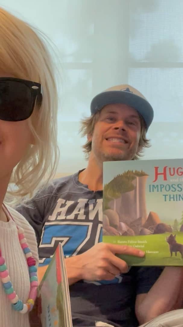 エリック・クリスチャン・オルセンのインスタグラム：「Two of my favorite people @reneefelicesmith & @christophergabriel wrote an amazing kid's book. So we brought back Helloooooooo Instagram Storytime to celebrate it! Thank you @penguinkids for bringing this story to the world! Book Link in Bio!」