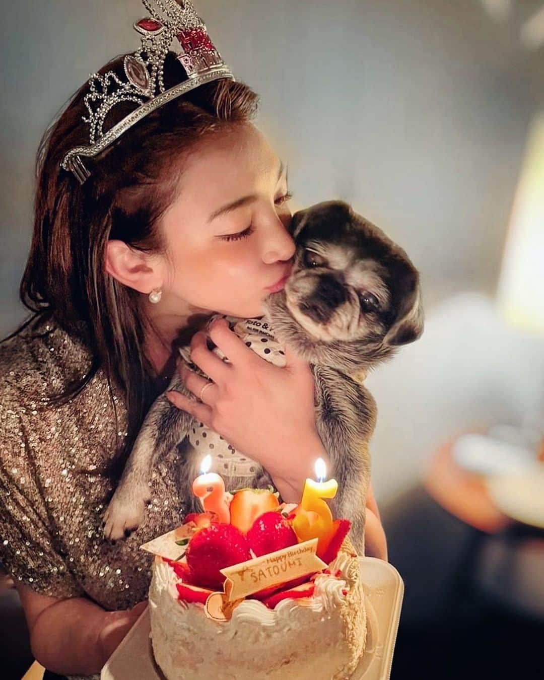 里海のインスタグラム：「コメントやメッセージありがとうございました🥰 幸せ〜🥰 嬉しいなぁ〜🥰  あとは今年も　@princesspririn と一緒にお祝いできて嬉しいなぁ〜🥰  感謝感激です🥰」