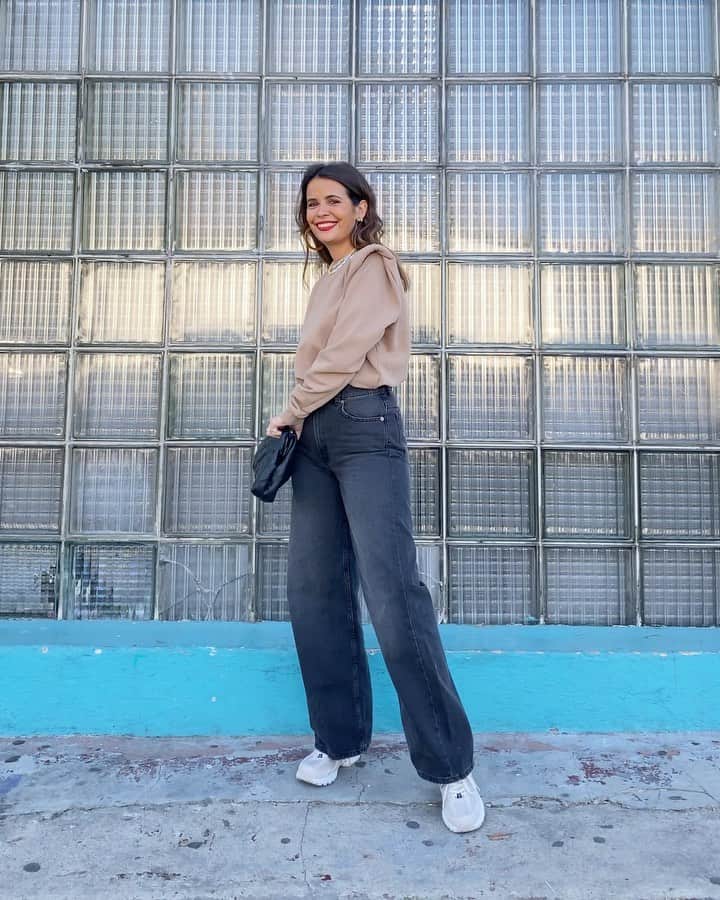 Collage Vintageのインスタグラム：「Always happy and dancing the minute I got my morning coffee #AD Wearing @hm total look. Check my stories to shop my look! #HMLeague #HMxME」