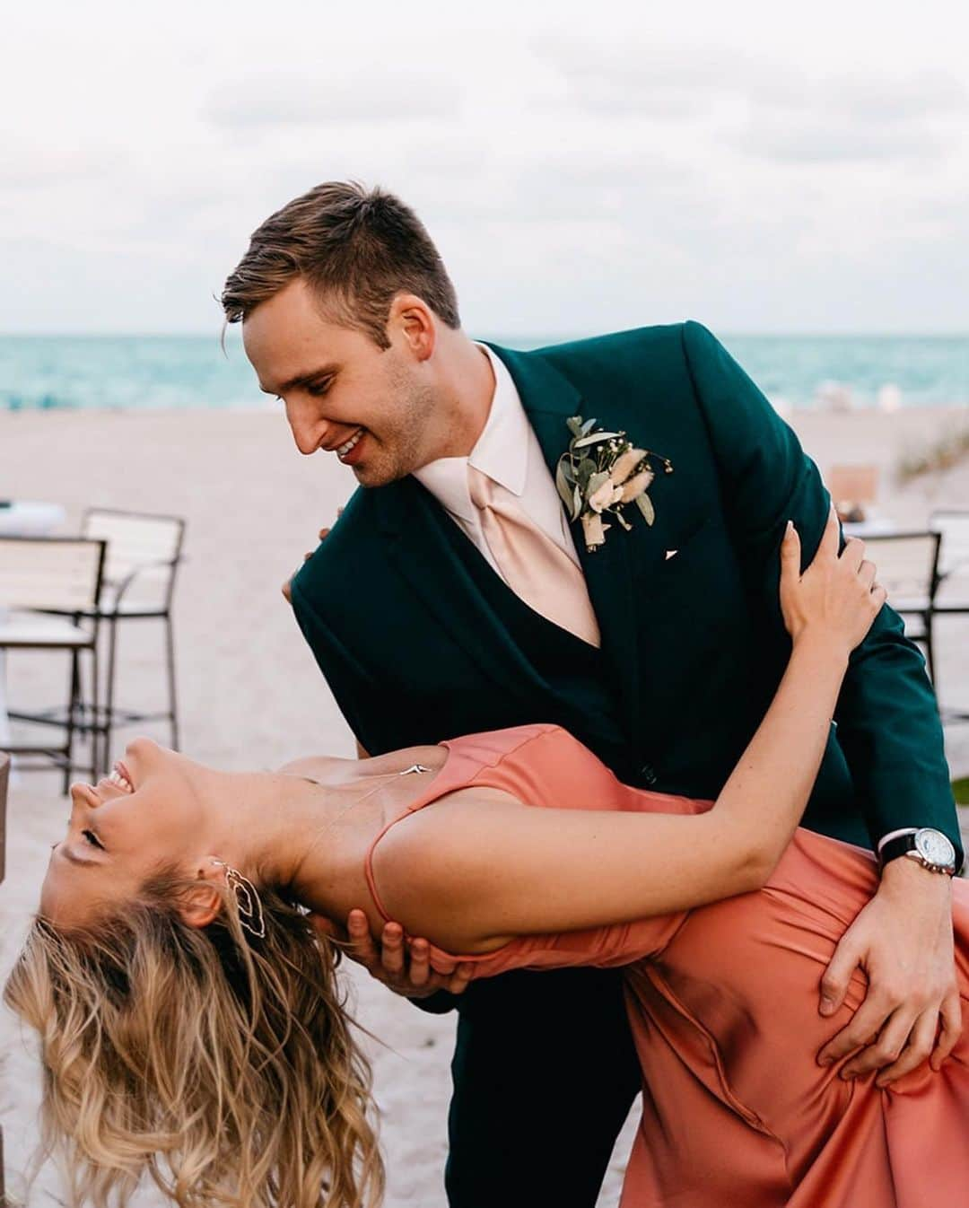 サシャ・カリスさんのインスタグラム写真 - (サシャ・カリスInstagram)「We had the best time celebrating our friend’s on their special day 🤍 Their wedding was something out of a fairytale 😍  #weddingphotography #weddinginspiration #beautifuldestinations #oceanview #palmbeach」3月31日 6時54分 - _bahamasgirl_