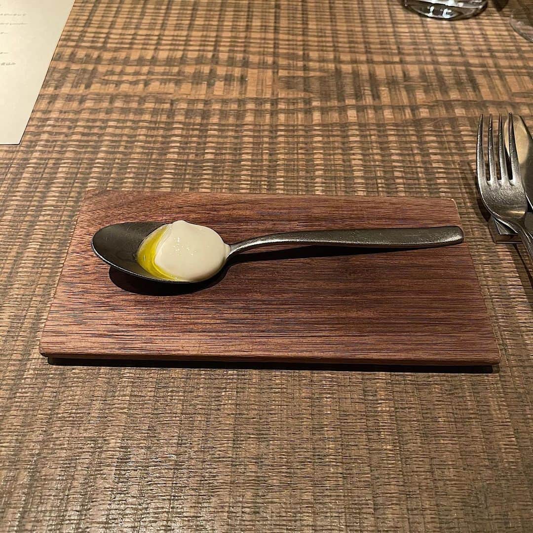 高木由梨奈のインスタグラム：「気になってたお店🍴 2枚目のフォアグラのクリスピーサンドがどうしても食べてみたくてやっと行けた〜🥰  デザートまで食べて大満足でした👏 頻繁にコースの内容が変わるみたいだからまた行きたいな😚  #ラス #フォアグラクリスピーサンド #表参道ディナー #表参道グルメ」