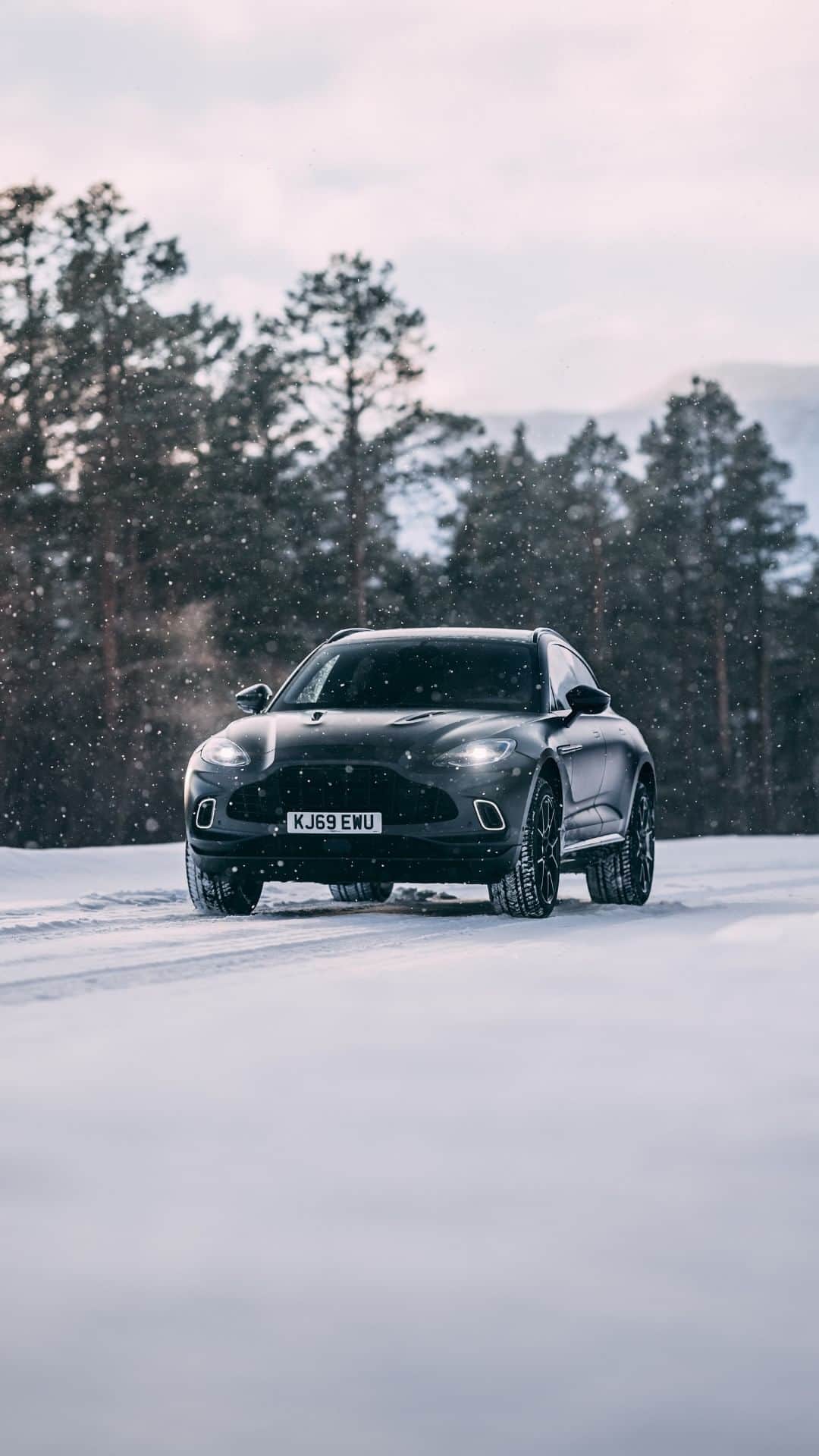 アストンマーチンのインスタグラム：「“It’s not about what you achieve, it’s the path that took you to your destination."  #AstonMartin #DBX」