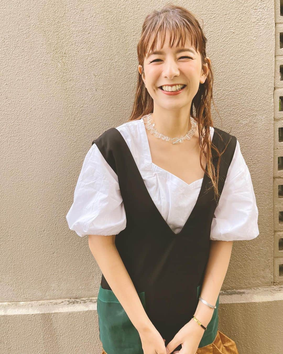 スザンヌさんのインスタグラム写真 - (スザンヌInstagram)「今日は♡♡♡  １つのことが万倍にもなるといわれている、『一粒万倍日（いちりゅうまんばいび）』 「天がすべての罪を許す」とされる最上級の吉日である、『天赦日（てんしゃにち）』 そして、金運アップや旅立ちに最適とされる『寅の日』 これらの吉日が見事に重なる２０２１年の３月３１日💫  なんかいいことある気しかしないねっ💕  わたしも特別なことはしないけど （お財布は帰って磨く予定🙆‍♀️） 髪の毛あさみちゃんがアミアミしてくれて 好きなお洋服着て（幸） #サタココ　ロケしてます🙏  みんないい日になりますように🌸  @un3d_official の袖だけカーデを脱いだり着たり♡」3月31日 10時24分 - suzanneeee1028