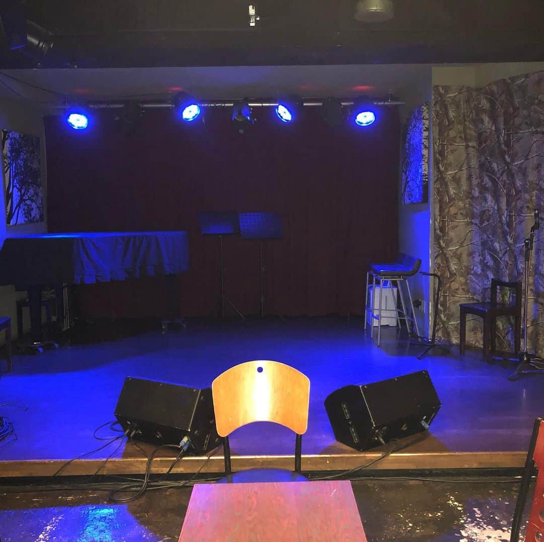 森慎太郎のインスタグラム：「昨日は配信ライブ、ありがとうございました！！ 一週間はアーカイブで観れるので、見逃した方はぜひ観に来てねー ↓↓ https://twitcasting.tv/shibuyageege/shopcart/53659」
