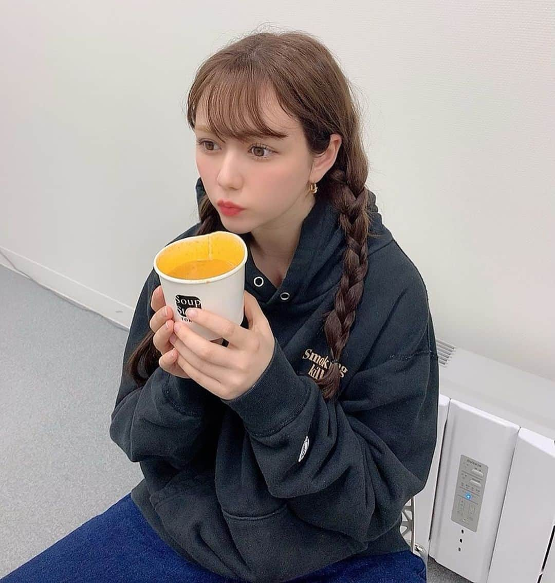 村重杏奈さんのインスタグラム写真 - (村重杏奈Instagram)「お昼ご飯ちゅーなんだけど アプリの加工でスープ歪んだ。 ナチュラルにこの顔になれるようにがんばろうね杏奈ちゃん。 でもスープ2個食いした。なんで？」3月31日 11時49分 - hktanna4848