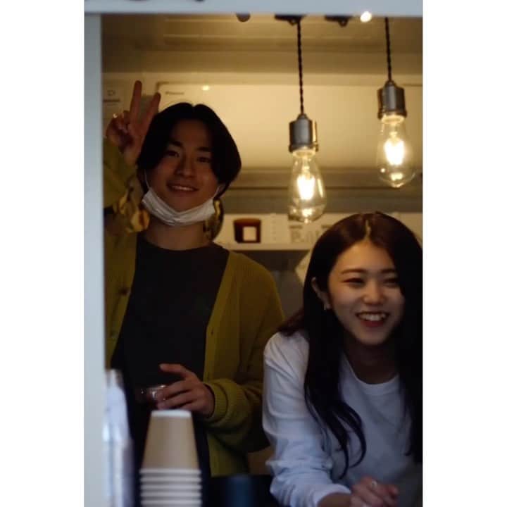 よしかわなみのインスタグラム：「ㅤㅤㅤ 3/23, 30 CymbiのPop up 来てくださりありがとうございました〜！ ㅤㅤ 沢山の方々に来ていただきとっても嬉しかったです！ 嬉しい事に、 作ったお菓子のほとんどが皆さんの元に旅立っていきました…👏🏻 ㅤㅤㅤㅤㅤㅤ Cymbiのブレンドを焼いてくれた @ryo_hashimoto ( @seven_years_coffee ) シングルのスペシャリティコーヒーの協力をしてくださった @leaves_coffee_roasters  ㅤㅤㅤ ありがとうございます！ 今のところ毎回、同じロースターの予定ですがラインナップを変えるので いつ来ても楽しんでいただけると思います。 ㅤㅤㅤㅤ 4月は、20日・27日　11:00〜19:00  場所は変わらず、表参道の @baggage_cafemarket  ㅤㅤㅤ 来月も心よりお待ちしております〜！ ㅤㅤㅤ ㅤㅤ ステキなこの動画を撮ってくれた ハナコちゃん( @hanako.sato_.o0 )ありがとう♡ ㅤㅤㅤㅤㅤㅤㅤㅤㅤㅤㅤㅤㅤ (写真撮ってもらってたのでマスク外してました🙇‍♀️)」