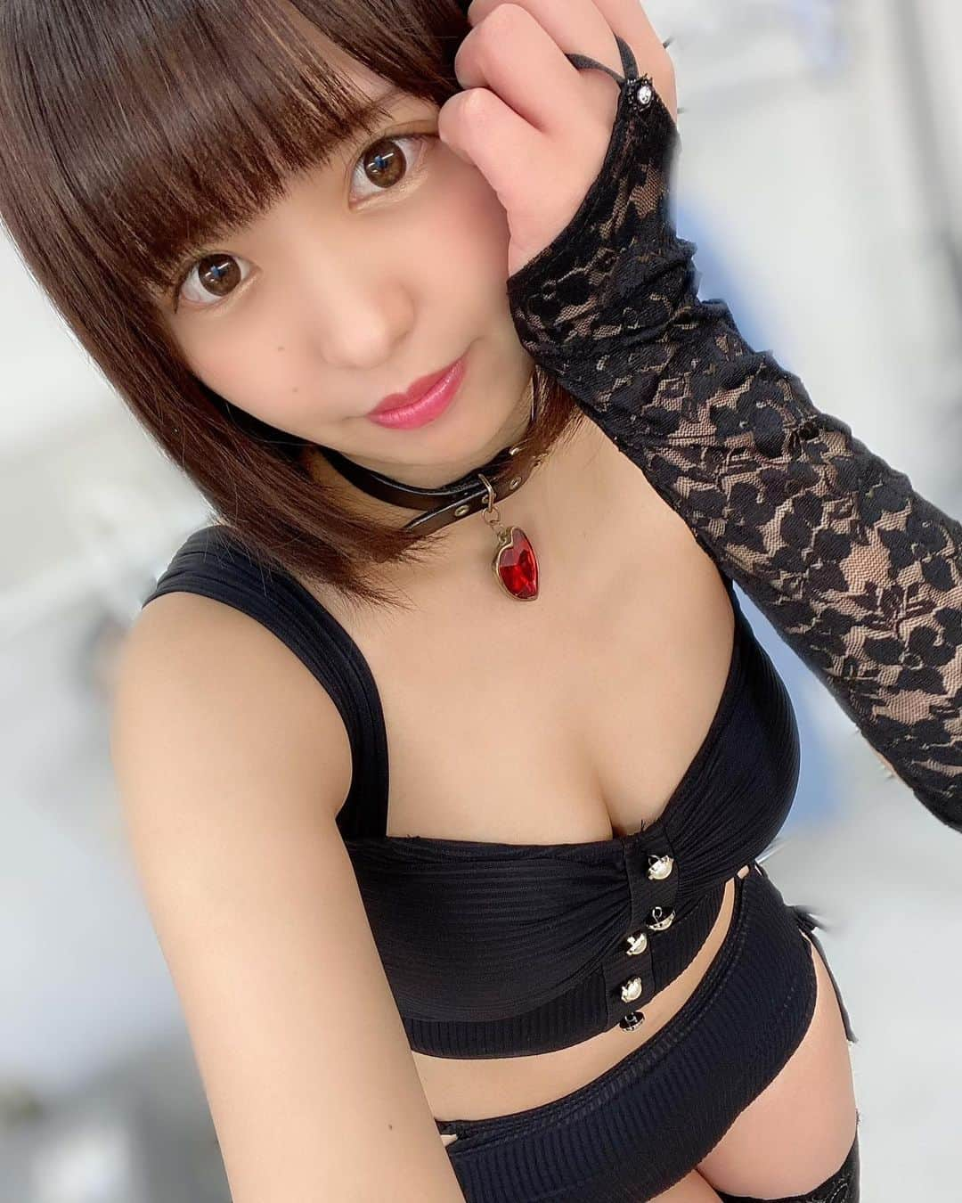 朝倉ゆりのインスタグラム：「『サマラン大撮影会petit DAY2』 ． 2部で着た黒い水着🖤お気に入り🌟 レースのアームカバーも ニーハイも🥰よくない？🖤 ． ． #サマプチ #撮影会 #オフショット #朝倉ゆり #グラビア #グラビアアイドル #アイドル #cute #ちょうどeカップ #model #idol #gravure #그라비아 #아이돌 #모델 #扎心了 #예뻐요 #可愛 #晚上好 #早上好 #インスタグラビア #求关注 #雑誌 #cosplay」