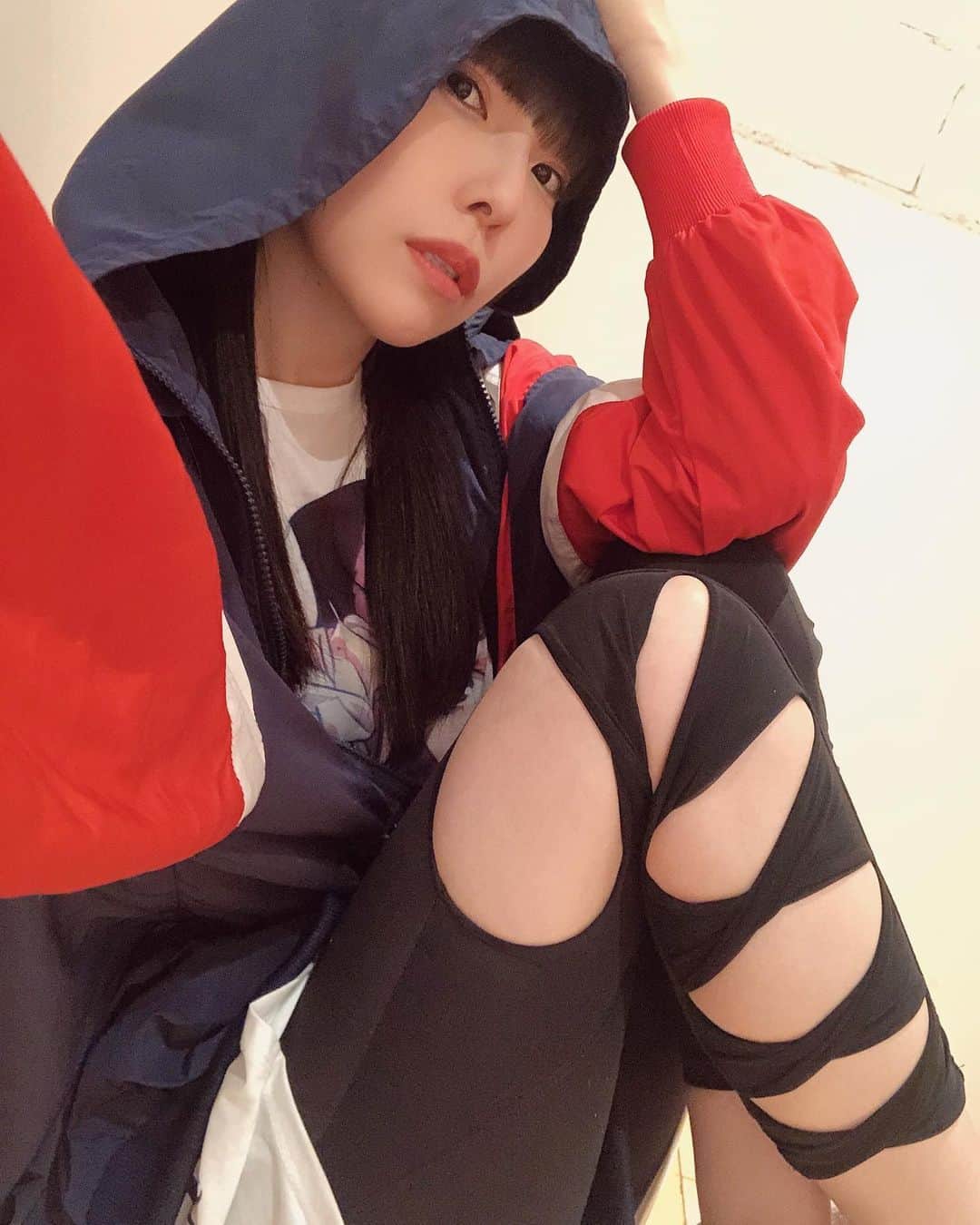 相沢梨紗のインスタグラム：「💙❤️ . . . #japan #tokyo #dempagumi #training #yoga #sportswear #leggings #risaaizawa」